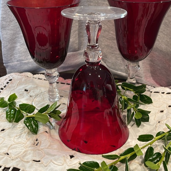 Red vintage goblets with a clear bubble base - Picture 2 of 9
